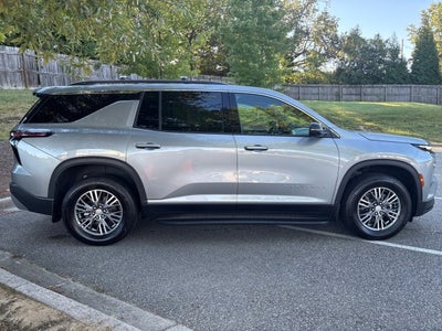 2024 Chevrolet Traverse LT