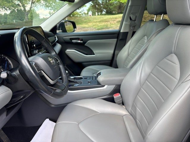 2022 Toyota Highlander Hybrid XLE