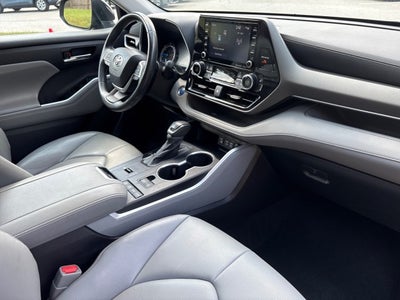 2022 Toyota Highlander Hybrid XLE